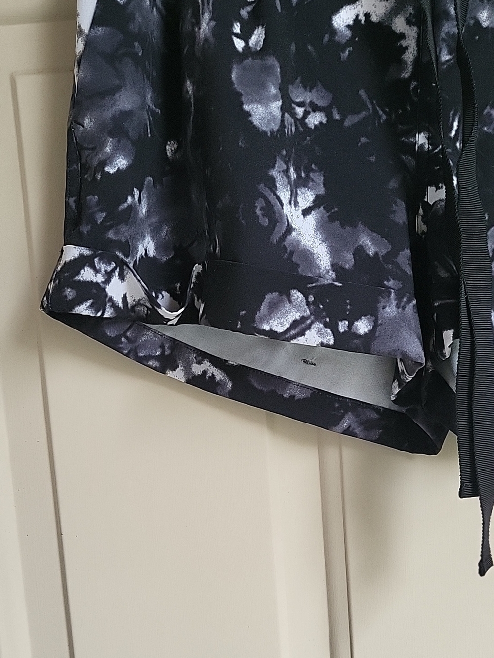 lululemon athletica Black and White Tie-Dye Athletic Shorts - Picture 7 of 12